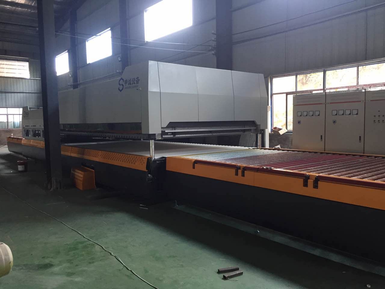 為什么鋼化爐預處理中磨邊不良會造成危險? 為什么鋼化爐預處理中磨邊不良會造成危險?